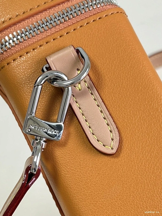 WIS VUITTON VERTICAL LOUIS BOX TRUNK 0316